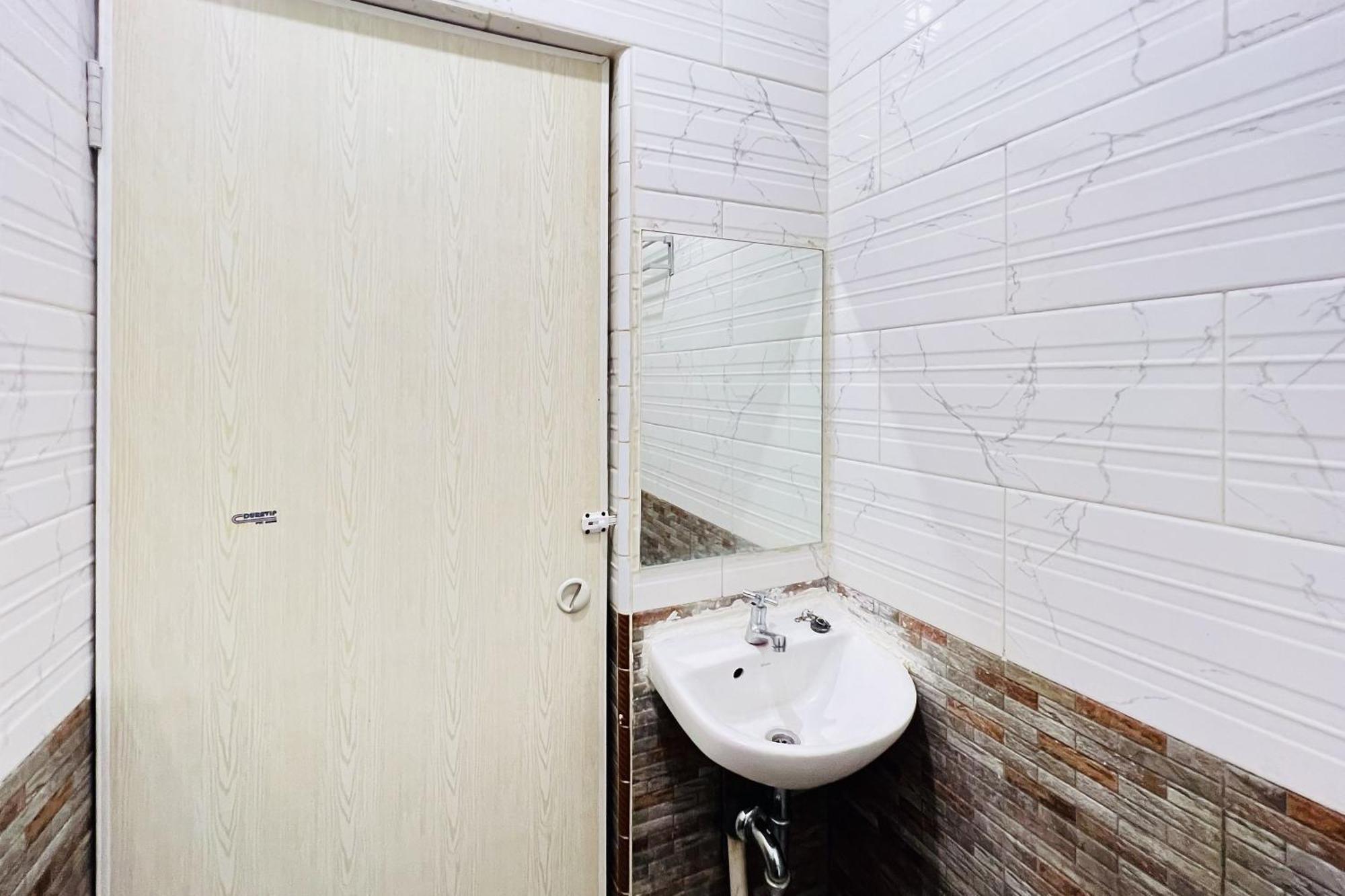 Reddoorz At Damai Guest House Kabanjahe المظهر الخارجي الصورة